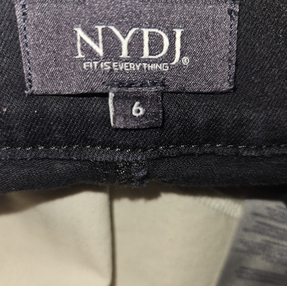 NYDJ Womans Navy Blue Shorts Size 6 - Picture 9 of 12